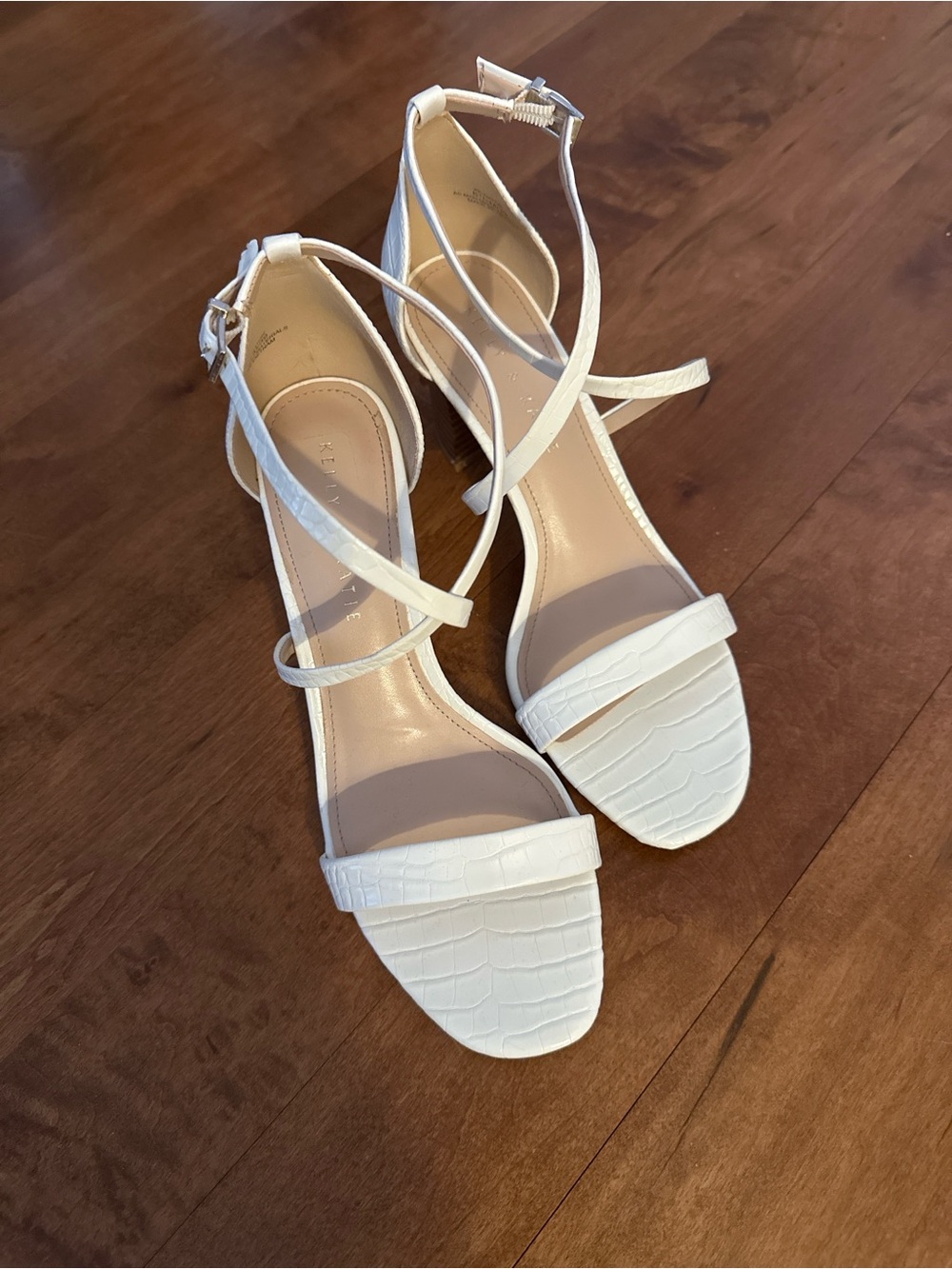 Kelly & Katie White Croc Embossed Strappy Heels Size 8.5 Block Heel Sandals